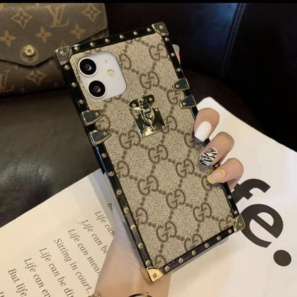 スマホケース 四角形 全9種類  耐衝撃・防振性能に優れ、高級感あふれるスマホケースで、iPhone に対応