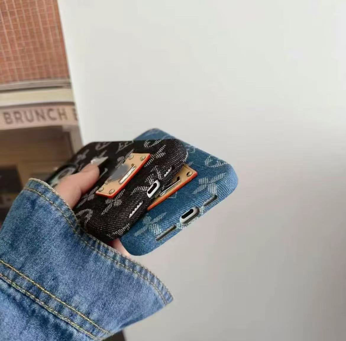 スマホケース デニムスタイル ダブルVL  耐衝撃・防振性能に優れ、高級感あふれるスマホケースで、iPhone に対応