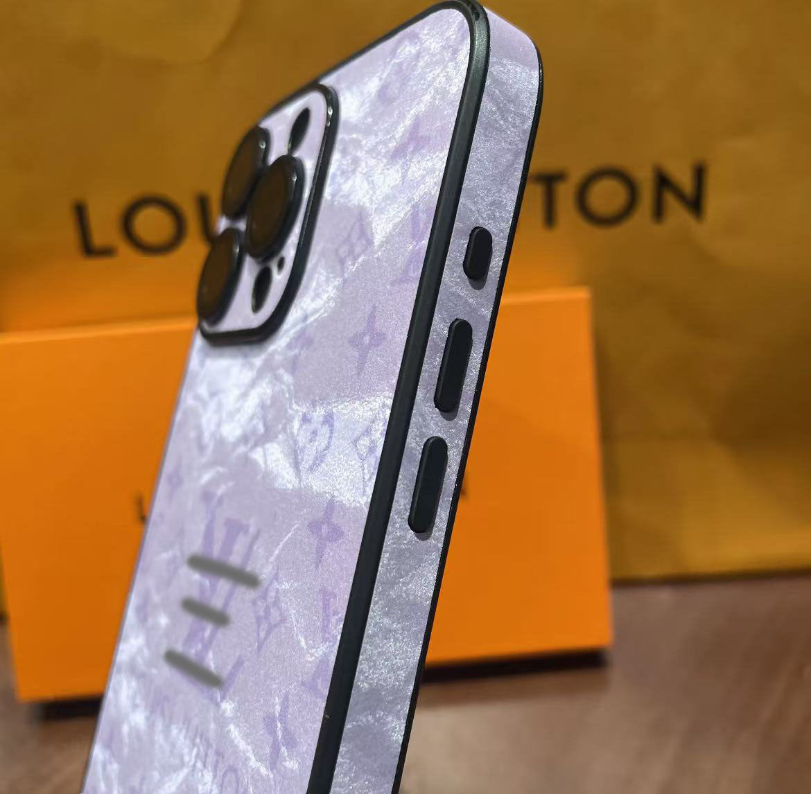 スマホケース レーザーレザー ダブルVL  耐衝撃・防振性能に優れ、高級感あふれるスマホケースで、iPhone に対応