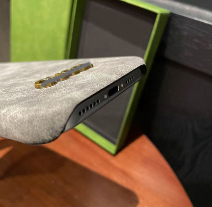 スマホケース ダブルＣ   耐衝撃・防振性能に優れ、高級感あふれるスマホケースで、iPhone に対応