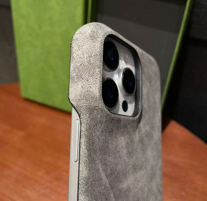 スマホケース ダブルＣ   耐衝撃・防振性能に優れ、高級感あふれるスマホケースで、iPhone に対応