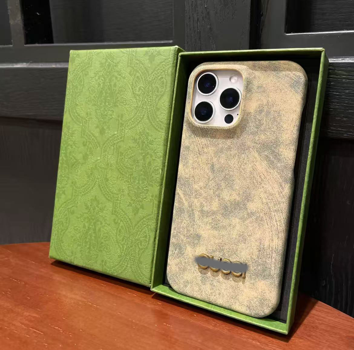 スマホケース ダブルＣ   耐衝撃・防振性能に優れ、高級感あふれるスマホケースで、iPhone に対応