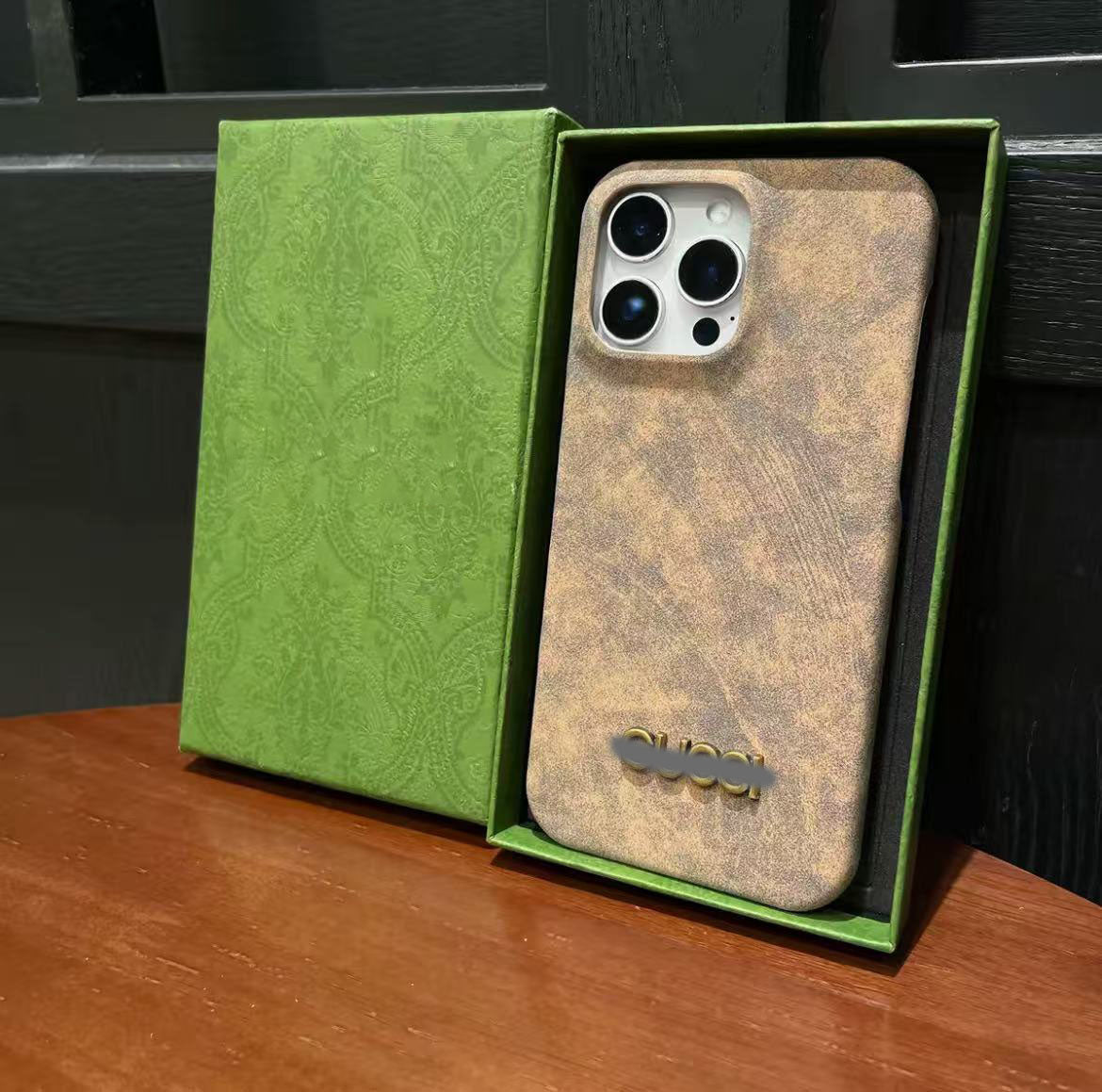 スマホケース ダブルＣ   耐衝撃・防振性能に優れ、高級感あふれるスマホケースで、iPhone に対応