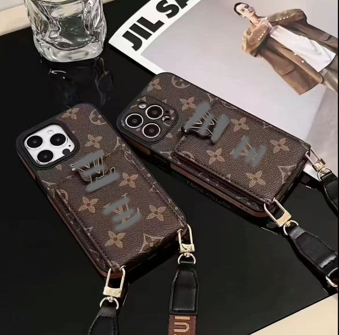 スマホケース ダブルV 紐付き カードケース付き 耐衝撃・防振性能に優れ、高級感あふれるスマホケースで、iPhone に対応