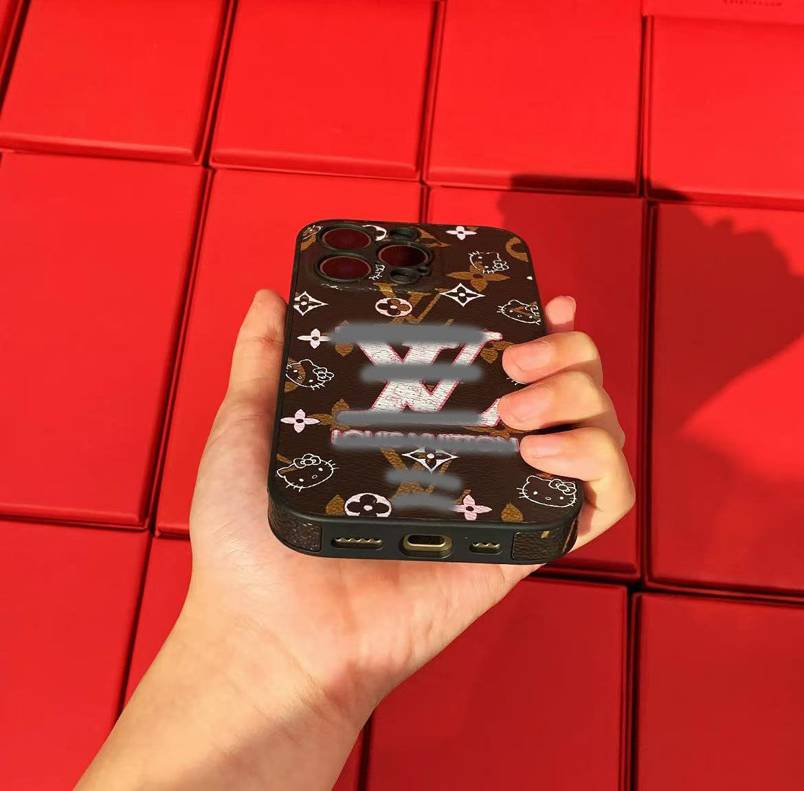 スマホケース ダブルV  耐衝撃・防振性能に優れ、高級感あふれるスマホケースで、iPhone に対応