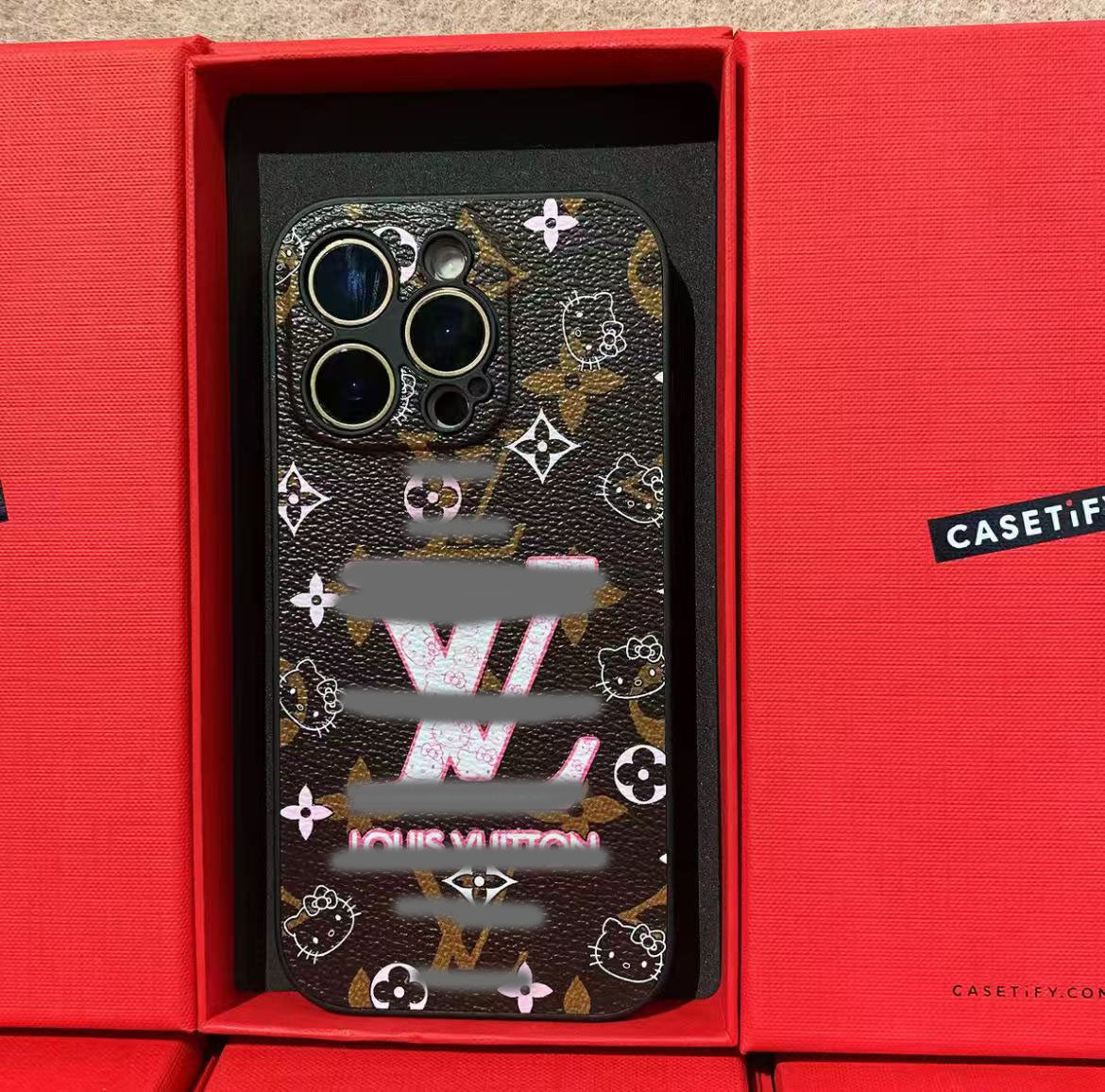スマホケース ダブルV  耐衝撃・防振性能に優れ、高級感あふれるスマホケースで、iPhone に対応