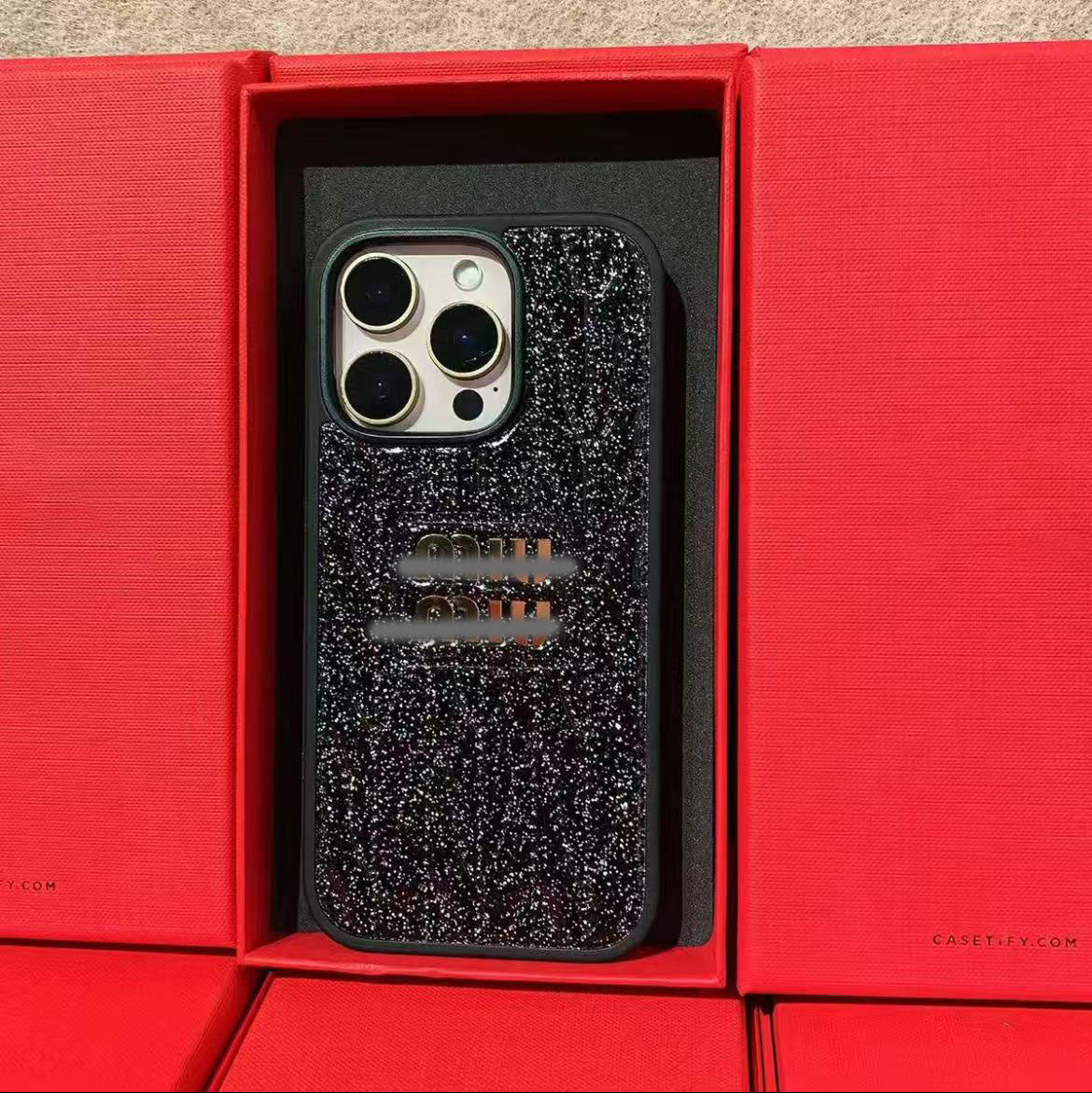 スマホケース ダブルD  耐衝撃・防振性能に優れ、高級感あふれるスマホケースで、iPhone に対応