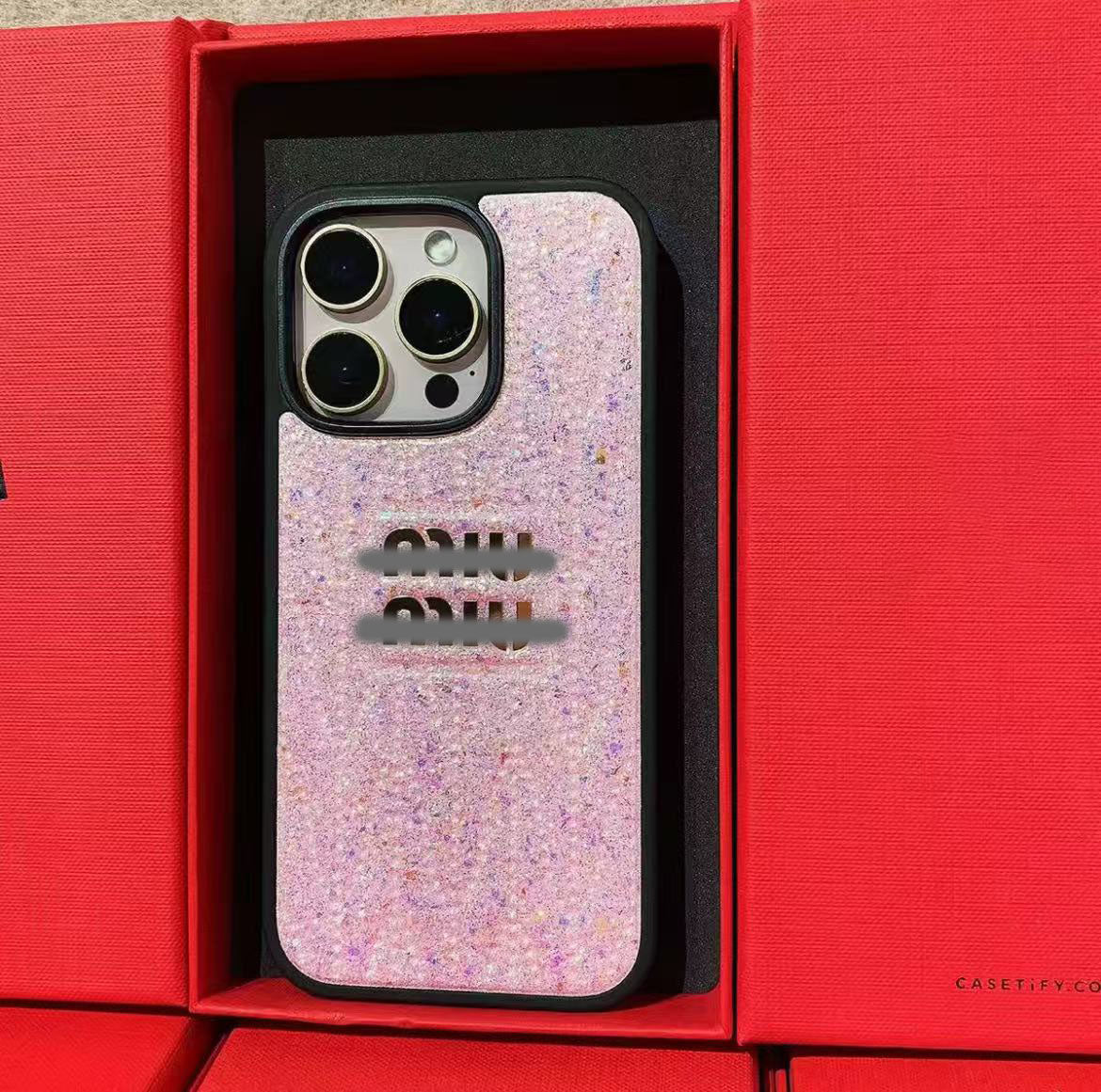 スマホケース ダブルD  耐衝撃・防振性能に優れ、高級感あふれるスマホケースで、iPhone に対応