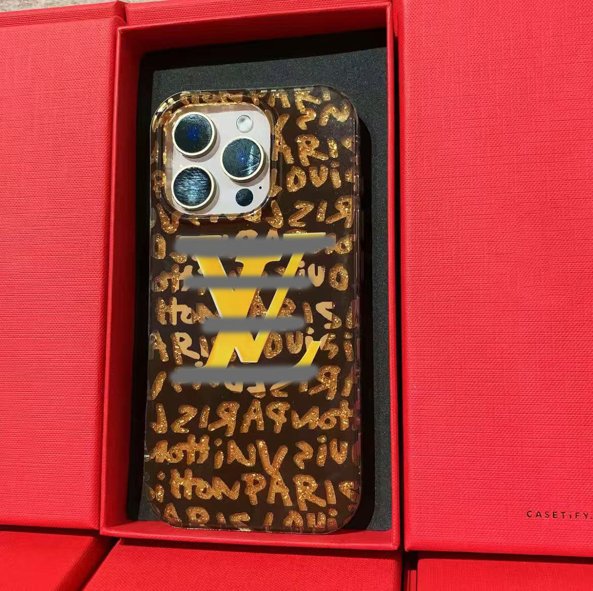 スマホケース ダブルV  耐衝撃・防振性能に優れ、高級感あふれるスマホケースで、iPhone に対応