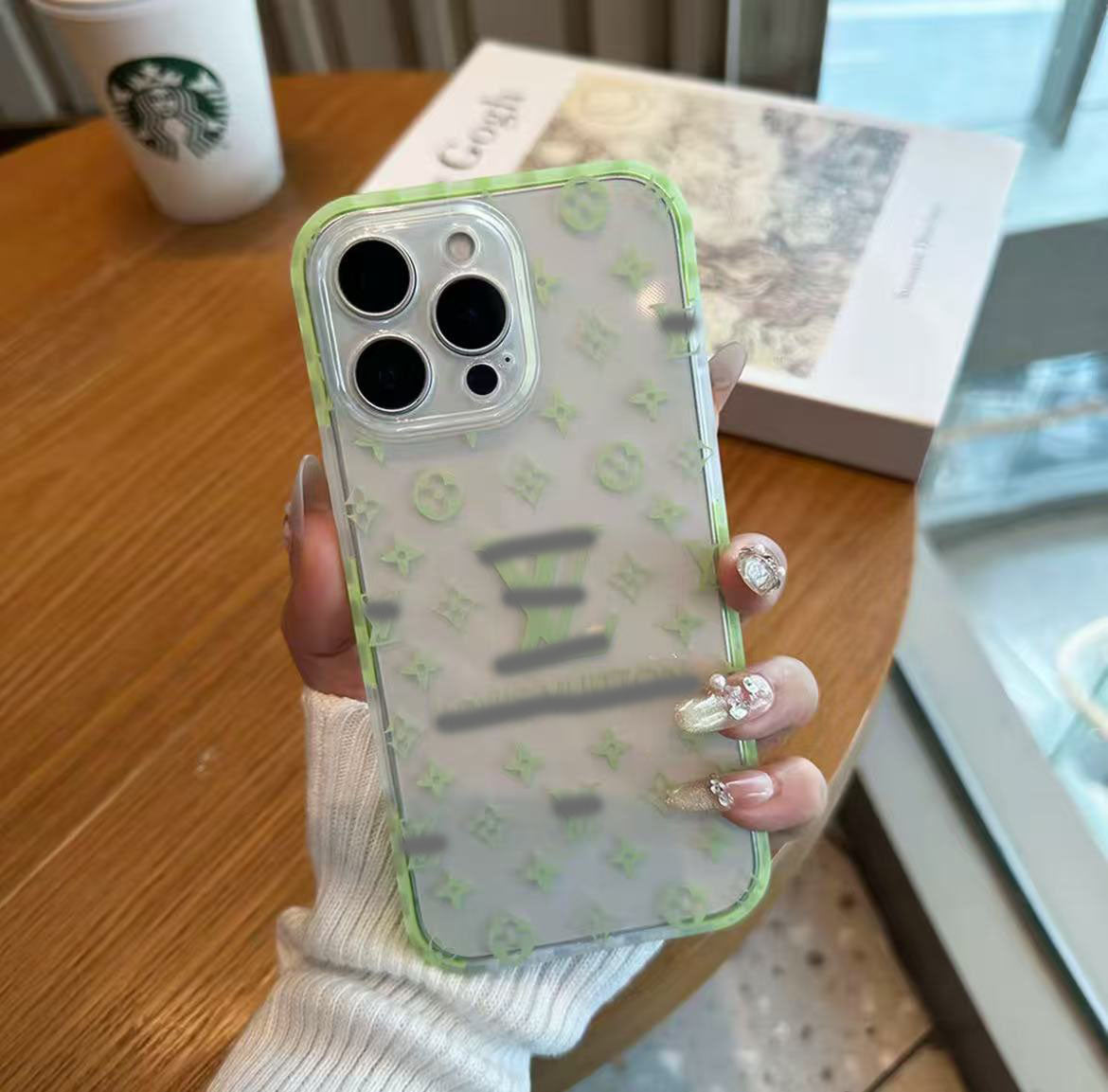 スマホケース ダブルV  耐衝撃・防振性能に優れ、高級感あふれるスマホケースで、iPhone に対応
