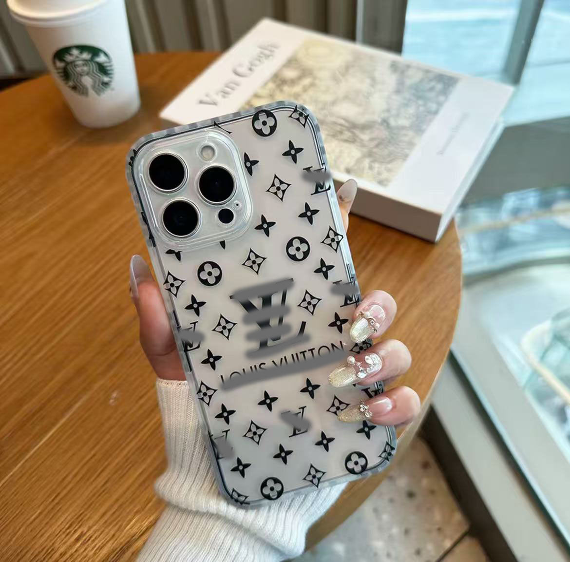 スマホケース ダブルV  耐衝撃・防振性能に優れ、高級感あふれるスマホケースで、iPhone に対応
