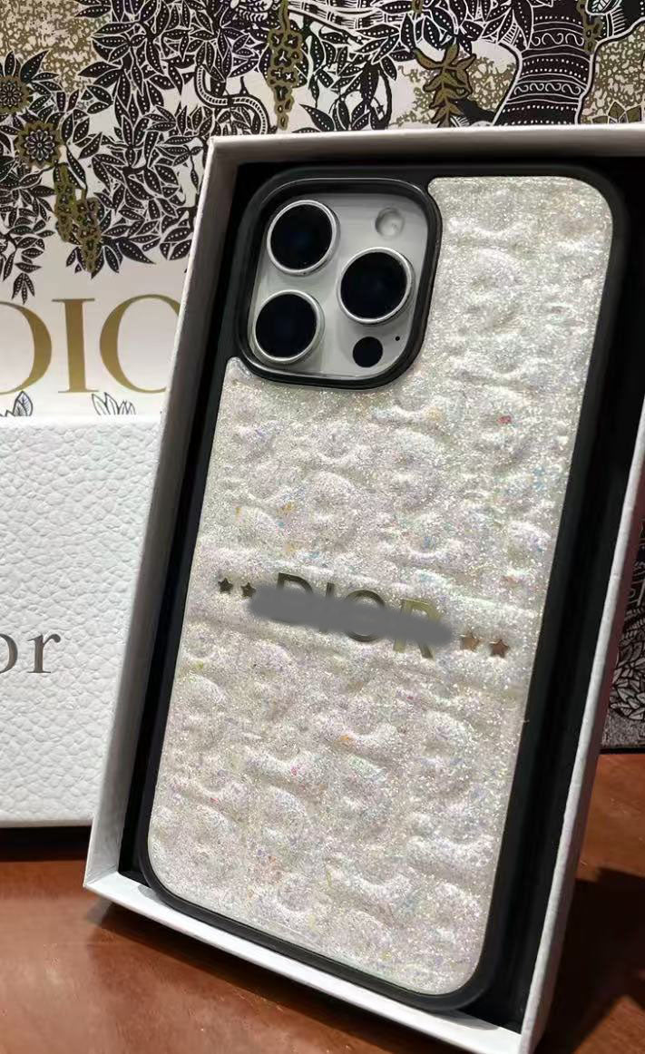 スマホケース ダブルD  耐衝撃・防振性能に優れ、高級感あふれるスマホケースで、iPhone に対応