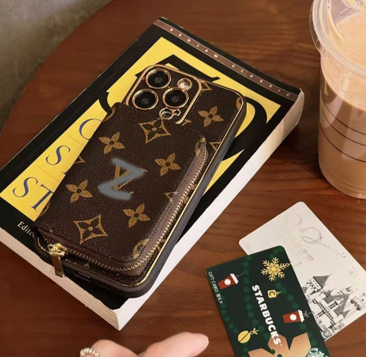 スマホケース ダブルV 財布付き 耐衝撃・防振性能に優れ、高級感あふれるスマホケースで、iPhone に対応