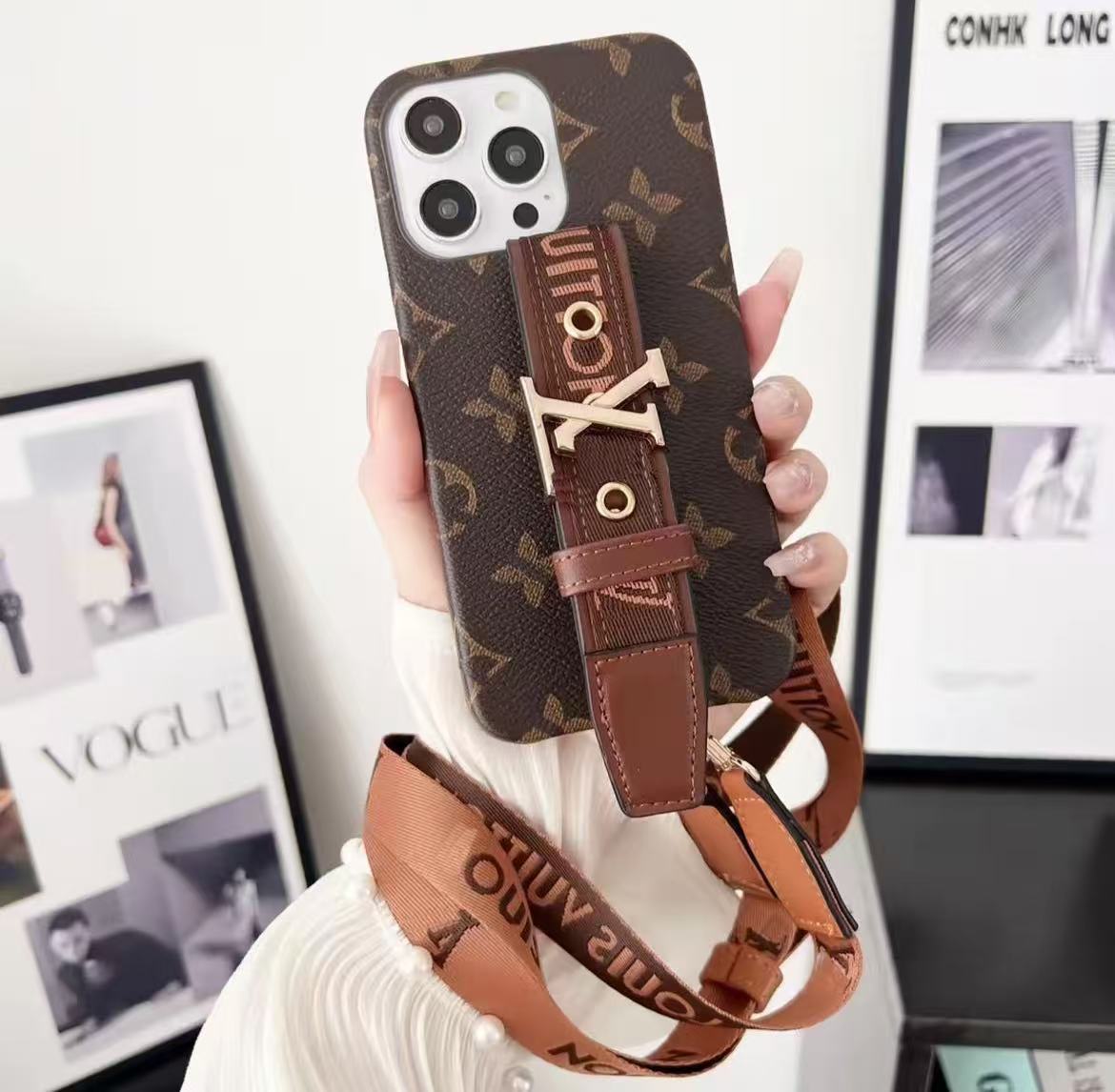 スマホケース ダブルV 腕紐付き 耐衝撃・防振性能に優れ、高級感あふれるスマホケースで、iPhone に対応