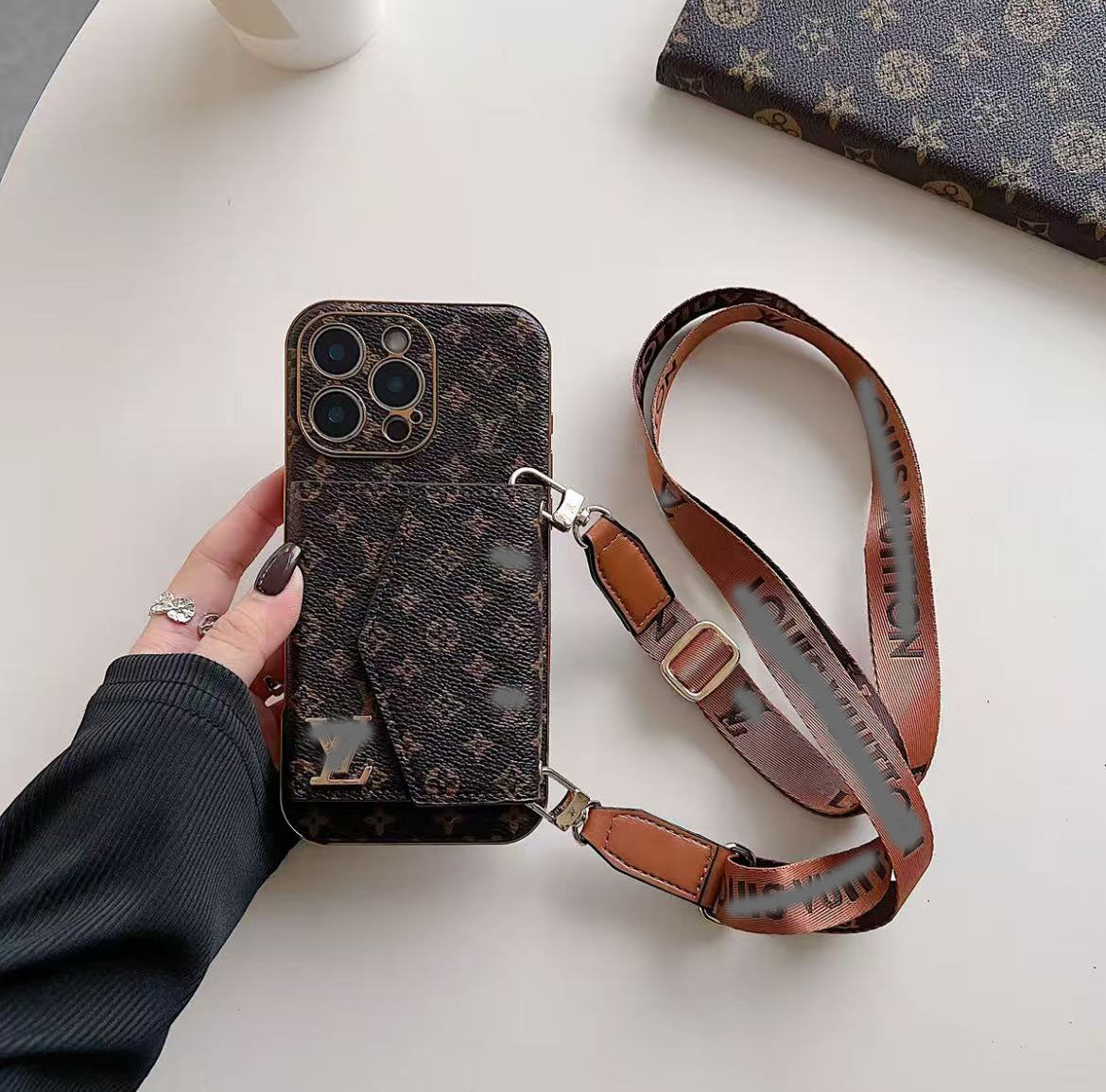 スマホケース ダブルV iPhone とGalaxy 紐付き カードケース付き 耐衝撃・防振性能に優れ、高級感あふれるスマホケースで、iPhone とGalaxyに対応