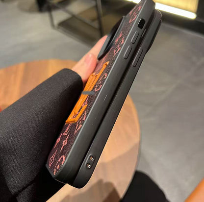 スマホケース 大きいロゴ　ダブルV  耐衝撃・防振性能に優れ、高級感あふれるスマホケースで、iPhone に対応