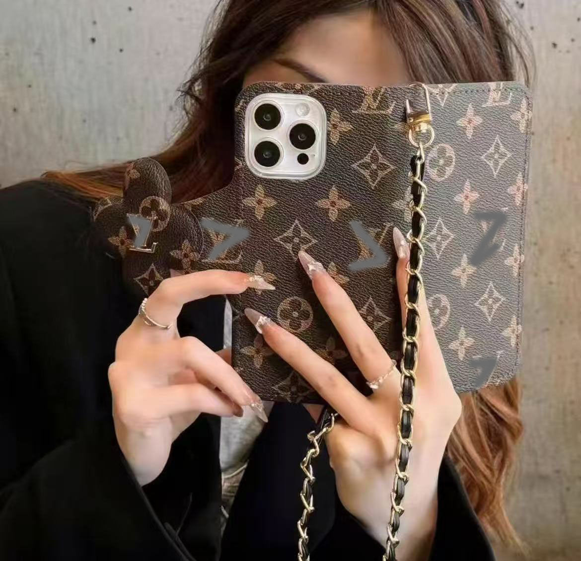 スマホケース  ダブルV  手帳型スマホケース（カードホルダー・金属ストラップ付） 耐衝撃・防振性能に優れ、高級感あふれるスマホケースで、iPhone に対応