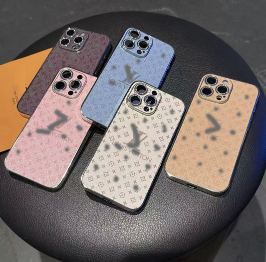 スマホケース  ダブルV  マット質感  レンズ保護膜付き  耐衝撃・防振性能に優れ、高級感あふれるスマホケースで、iPhone に対応