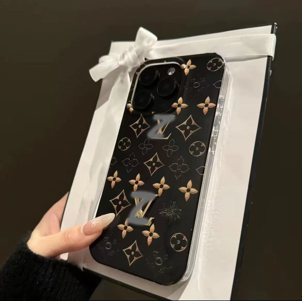 スマホケース  高級感　ブルV  耐衝撃・防振性能に優れ、高級感あふれるスマホケースで、iPhone に対応