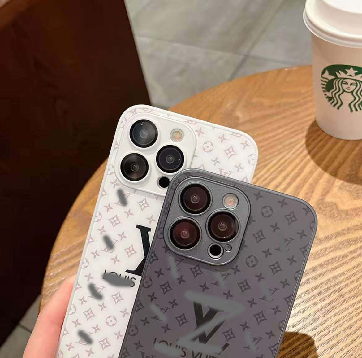 スマホケース ガラス質感 ダブルV レンズ保護付き 耐衝撃・防振性能に優れ、高級感あふれるスマホケースで、iPhone に対応