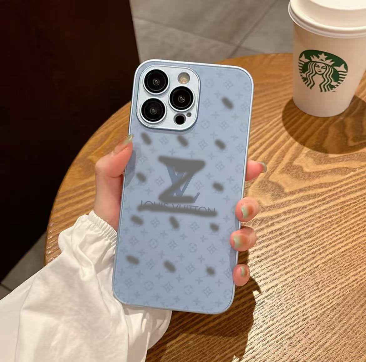 スマホケース ガラス質感 ダブルV レンズ保護付き 耐衝撃・防振性能に優れ、高級感あふれるスマホケースで、iPhone に対応