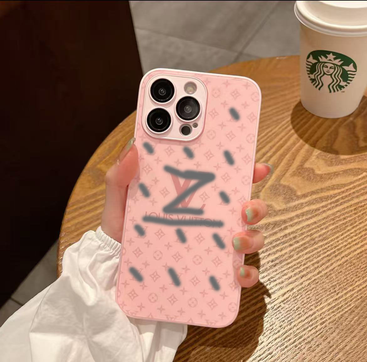 スマホケース ガラス質感 ダブルV レンズ保護付き 耐衝撃・防振性能に優れ、高級感あふれるスマホケースで、iPhone に対応
