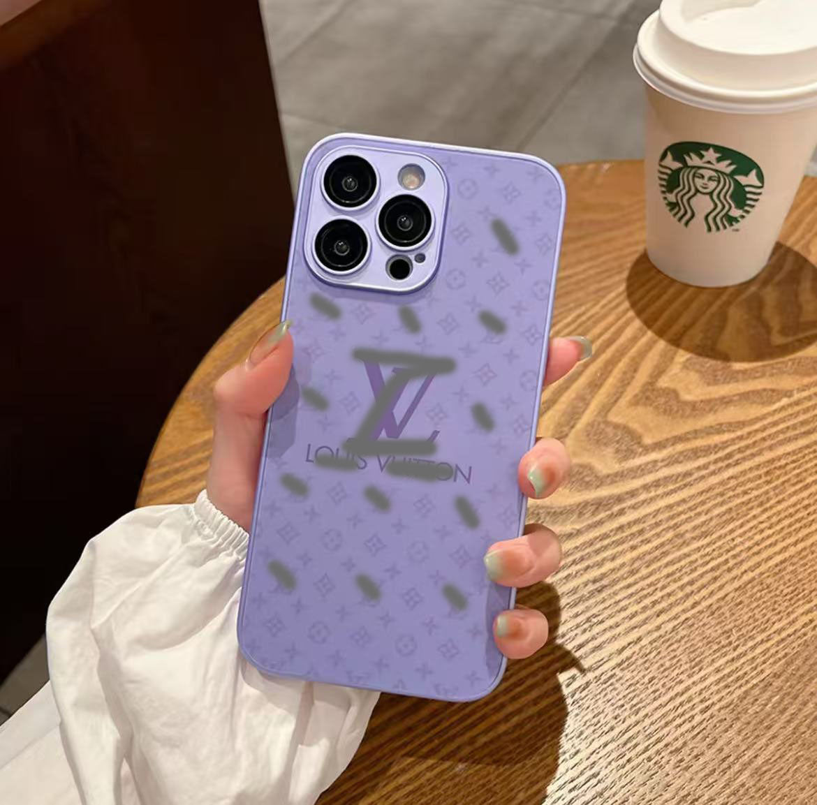 スマホケース ガラス質感 ダブルV レンズ保護付き 耐衝撃・防振性能に優れ、高級感あふれるスマホケースで、iPhone に対応