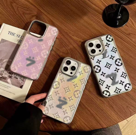 スマホケース  高級感　ダブルV  耐衝撃・防振性能に優れ、高級感あふれるスマホケースで、iPhone に対応