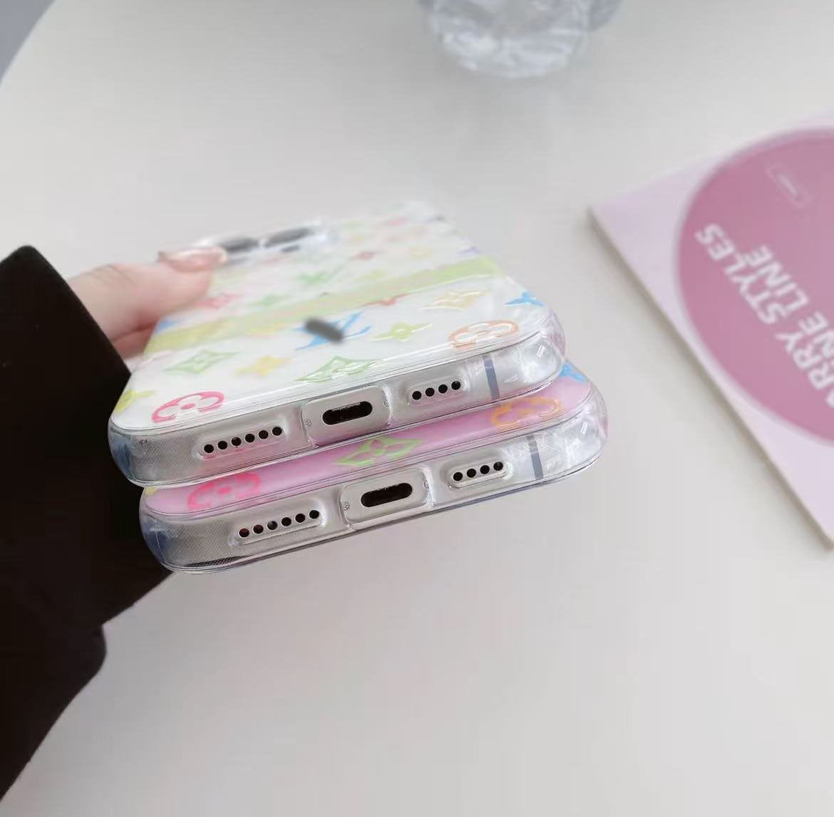 スマホケース  高級感  ダブルV  耐衝撃・防振性能に優れ、高級感あふれるスマホケースで、iPhone に対応