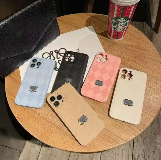 スマホケース  高級感  ダブルＣ  耐衝撃・防振性能に優れ、高級感あふれるスマホケースで、iPhone に対応