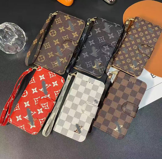 スマホケース  手帳型  高級感 ダブルＶ  耐衝撃・防振性能に優れ、高級感あふれるスマホケースで、iPhone に対応