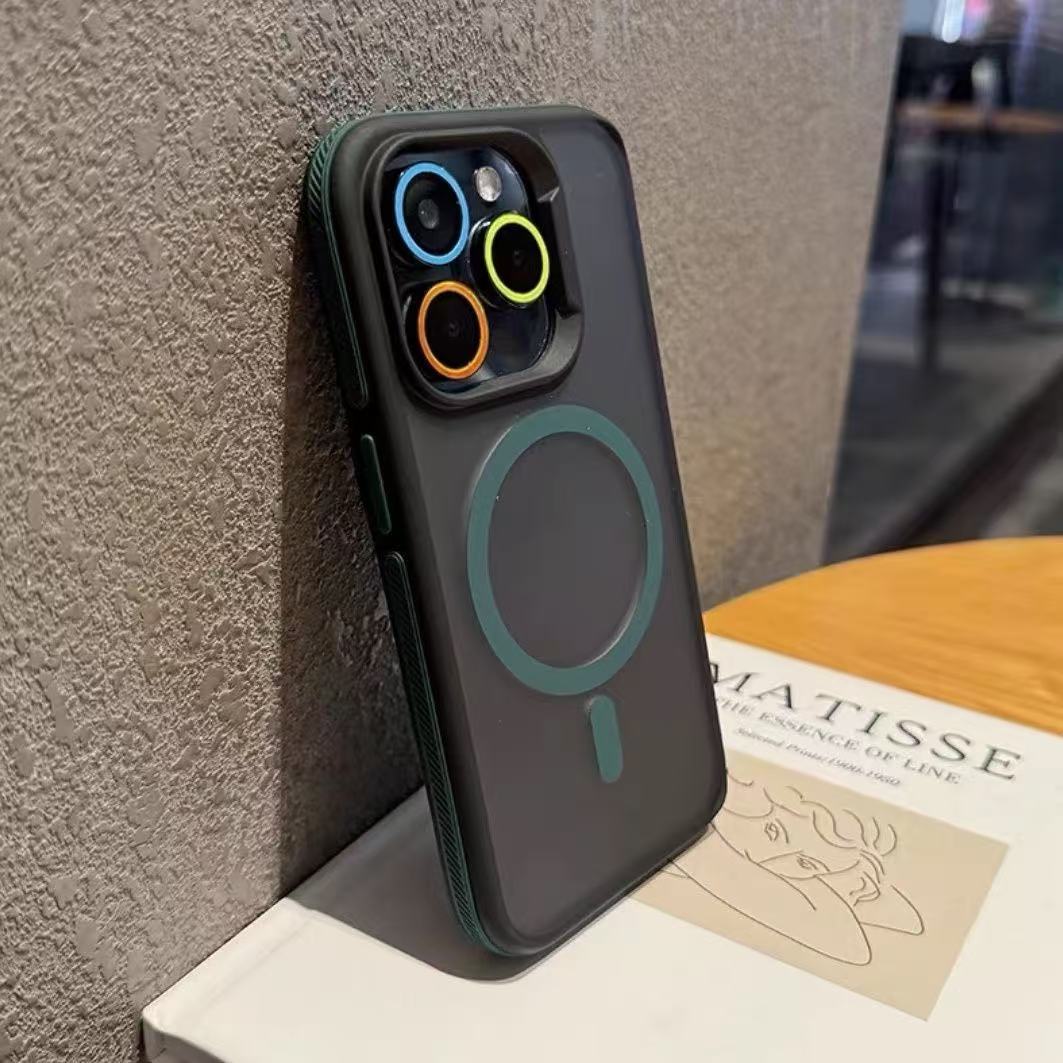 スマホケース  シンプルなデザインの磁気吸着式スマホケース 夜光レンズフィルム付き 耐衝撃・防振性能に優れ、高級感あふれるスマホケースで、iPhone に対応