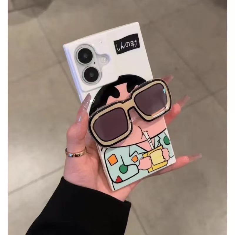 スマホケース クレヨンしんちゃんテーマ サングラス型のスタンドが付属  耐衝撃・防振性能に優れ、高級感あふれるスマホケースで、iPhone に対応