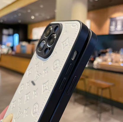 スマホケース  高級感  ダブルV  耐衝撃・防振性能に優れ、高級感あふれるスマホケースで、iPhone に対応
