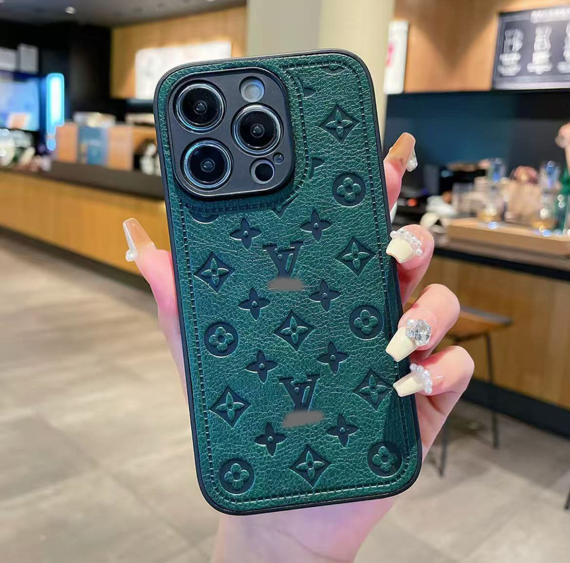 スマホケース  高級感  ダブルV  耐衝撃・防振性能に優れ、高級感あふれるスマホケースで、iPhone に対応