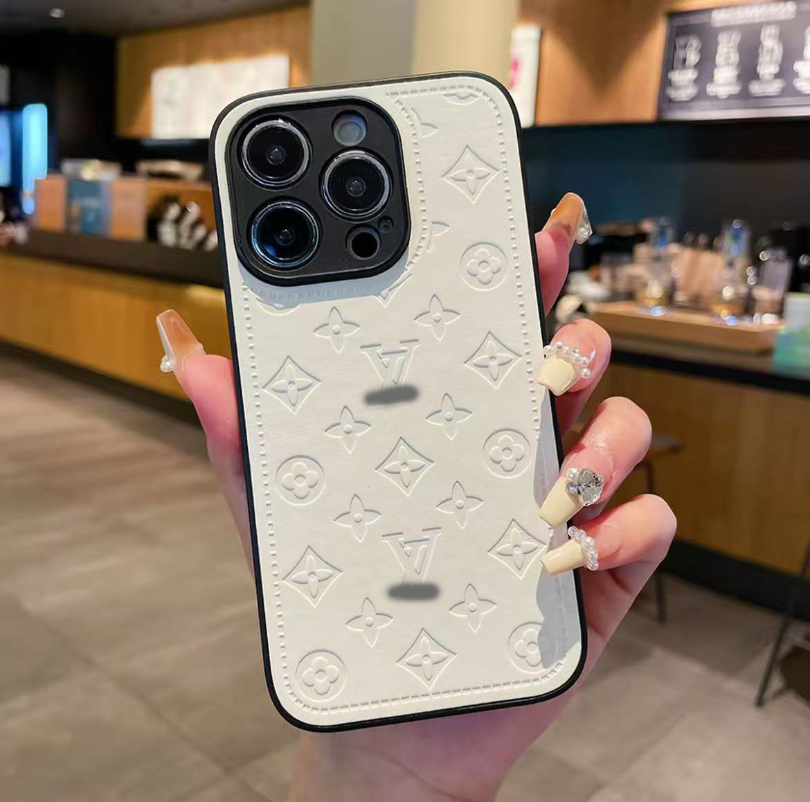 スマホケース  高級感  ダブルV  耐衝撃・防振性能に優れ、高級感あふれるスマホケースで、iPhone に対応