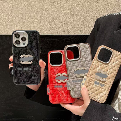 スマホケース  ファーシリーズ高級感  ダブルC  耐衝撃・防振性能に優れ、高級感あふれるスマホケースで、iPhone に対応