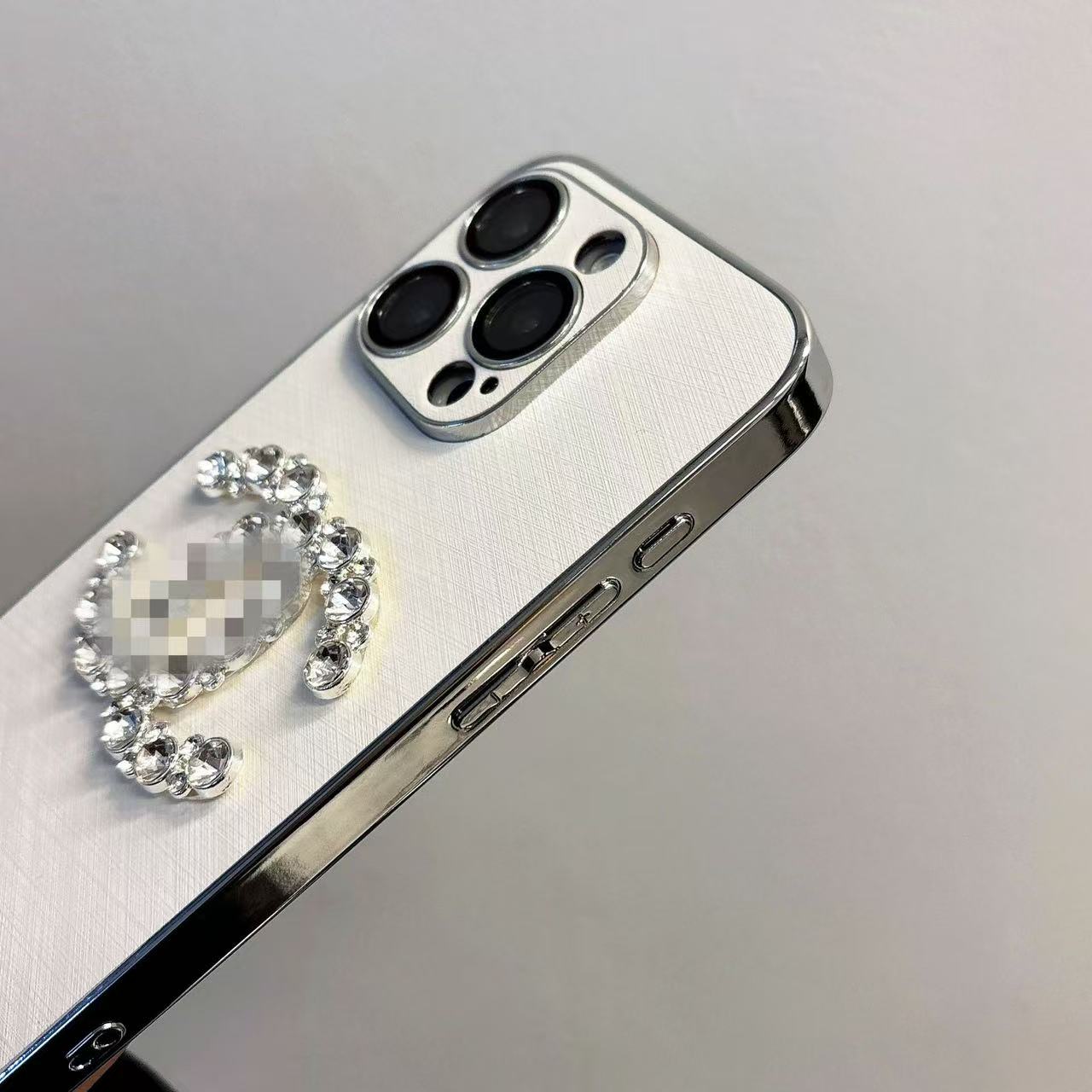 スマホケース  高級感  ダブルC  耐衝撃・防振性能に優れ、高級感あふれるスマホケースで、iPhone に対応