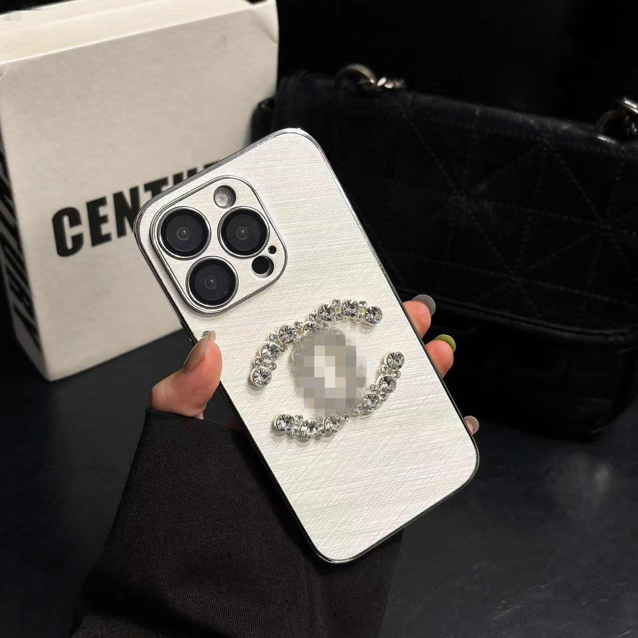 スマホケース  高級感  ダブルC  耐衝撃・防振性能に優れ、高級感あふれるスマホケースで、iPhone に対応