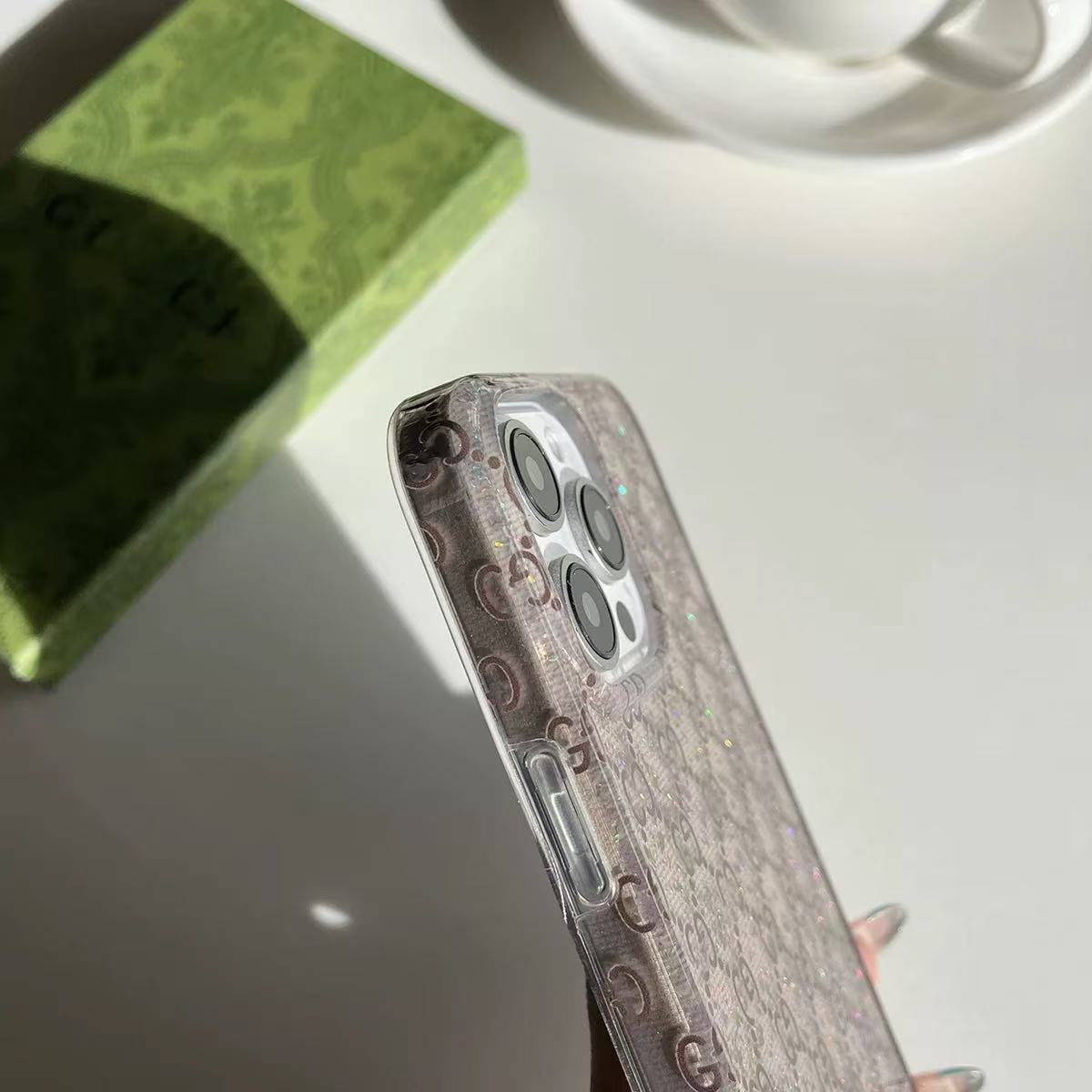 スマホケース  高級感  ダブルG  耐衝撃・防振性能に優れ、高級感あふれるスマホケースで、iPhone に対応