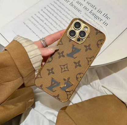 スマホケース  高級感  メッキ加工 金属製のマークが付い ダブルＶ 耐衝撃・防振性能に優れ、高級感あふれるスマホケースで、iPhone に対応