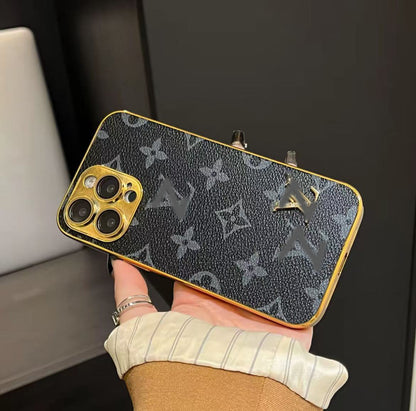 スマホケース  高級感  メッキ加工 金属製のマークが付い ダブルＶ 耐衝撃・防振性能に優れ、高級感あふれるスマホケースで、iPhone に対応