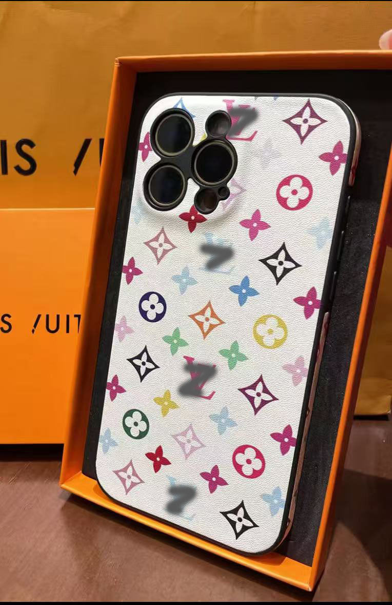 スマホケース  高級感 レザー製 ロゴが画面いっぱい  ダブルＶ 耐衝撃・防振性能に優れ、高級感あふれるスマホケースで、iPhone に対応
