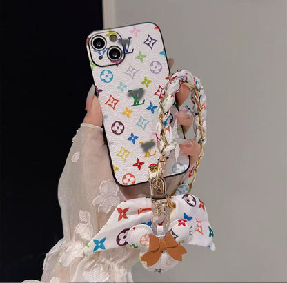 スマホケース  高級感 ストラップ付きでミッキーアクセサリー付き  ダブルＶ 耐衝撃・防振性能に優れ、高級感あふれるスマホケースで、iPhone に対応