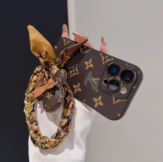 スマホケース  高級感 ストラップ付きでミッキーアクセサリー付き  ダブルＶ 耐衝撃・防振性能に優れ、高級感あふれるスマホケースで、iPhone に対応