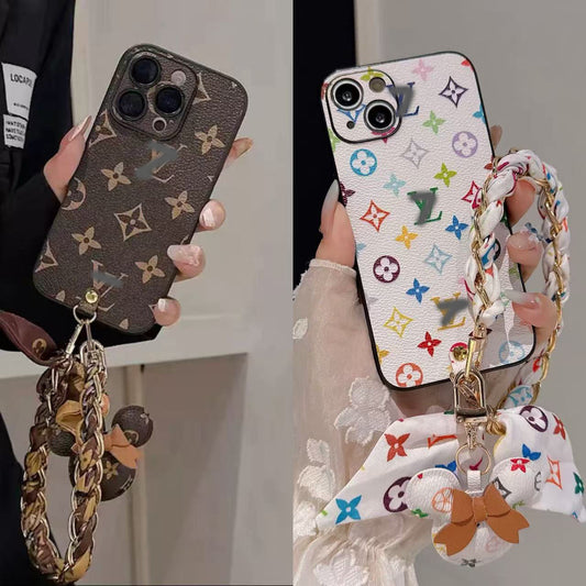 スマホケース  高級感 ストラップ付きでミッキーアクセサリー付き  ダブルＶ 耐衝撃・防振性能に優れ、高級感あふれるスマホケースで、iPhone に対応