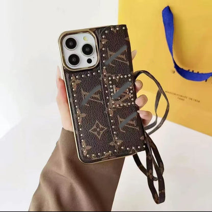 スマホケース  高級感 カードホルダー付きでストラップ付き ダブルＶ 耐衝撃・防振性能に優れ、高級感あふれるスマホケースで、iPhone に対応