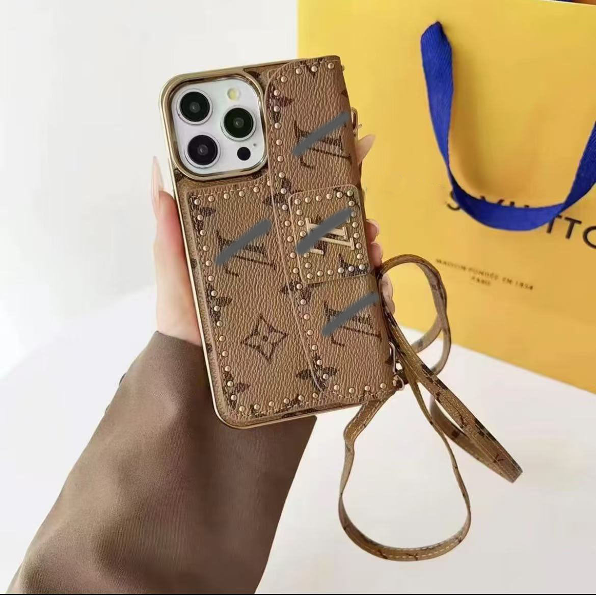 スマホケース  高級感 カードホルダー付きでストラップ付き ダブルＶ 耐衝撃・防振性能に優れ、高級感あふれるスマホケースで、iPhone に対応