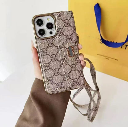 スマホケース  高級感 カードホルダー付きでストラップ付き ダブルＶ 耐衝撃・防振性能に優れ、高級感あふれるスマホケースで、iPhone に対応
