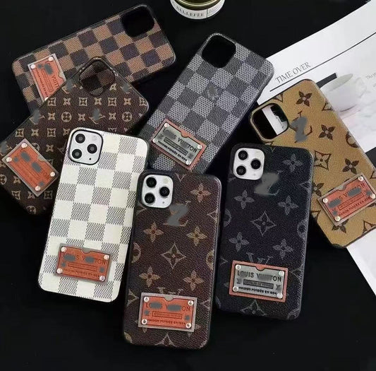 スマホケース  高級感   ダブルＶ 耐衝撃・防振性能に優れ、高級感あふれるスマホケースで、iPhone に対応